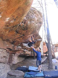 Seb Hot dans un 7a en limite de Techos et Madriles 