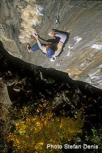 Jérôme Meyer avec un baudrier à Rumney (USA)